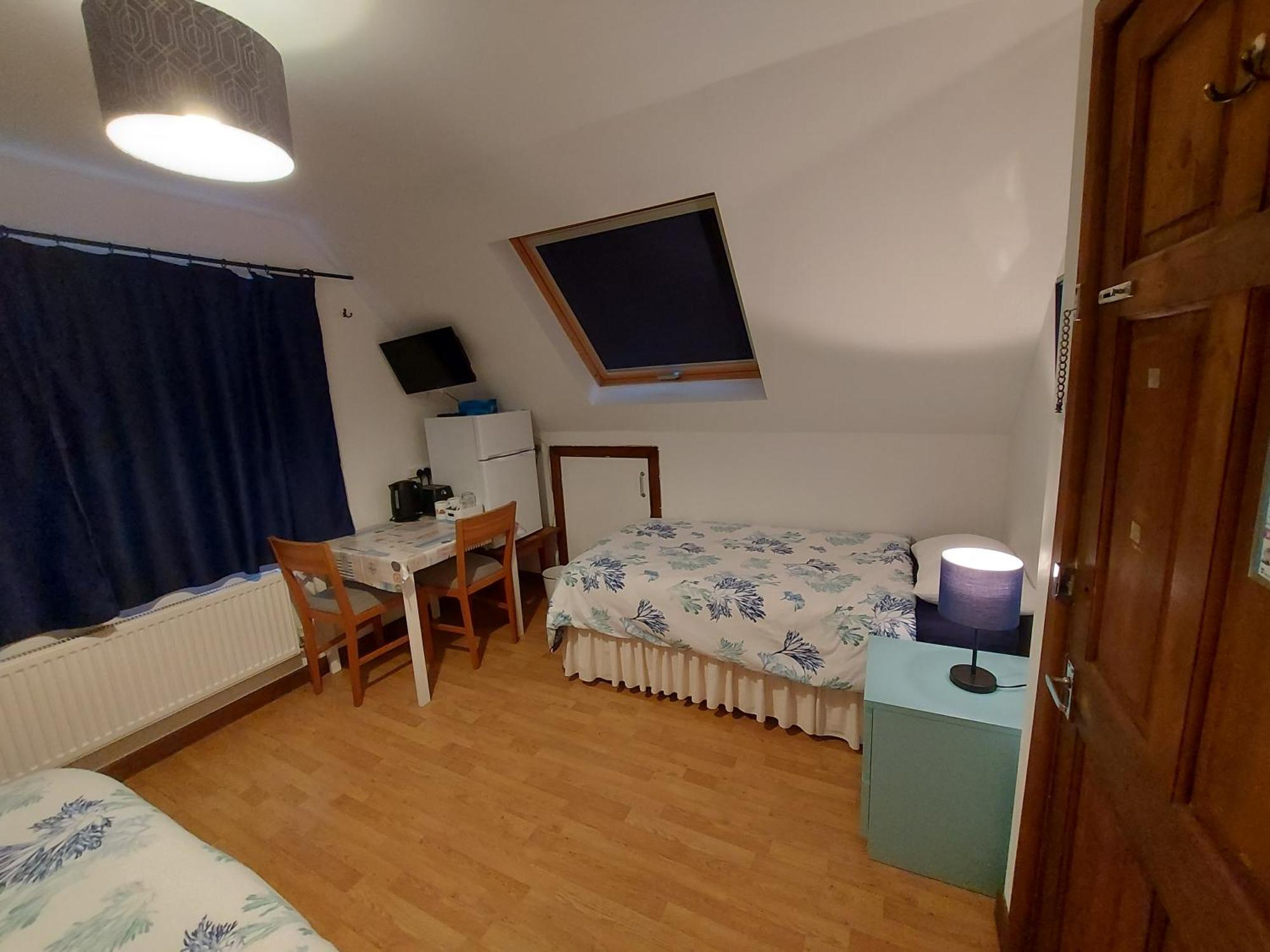 Chezzas Homestay Poole Dış mekan fotoğraf